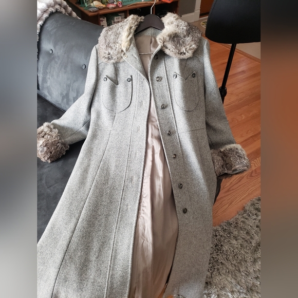 VINTAGE 1970's Wool/Rabbit Pea Coat! - Picture 3 of 15